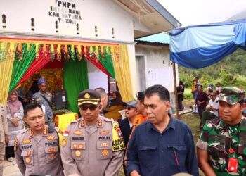 Kapolres Natuna Bersama Bupati dan Forkopimda Tinjau TPS, AKBP Nanang Budi Santosa : Harapkan Pemungutan Suara di Natuna Berjalan Lancar