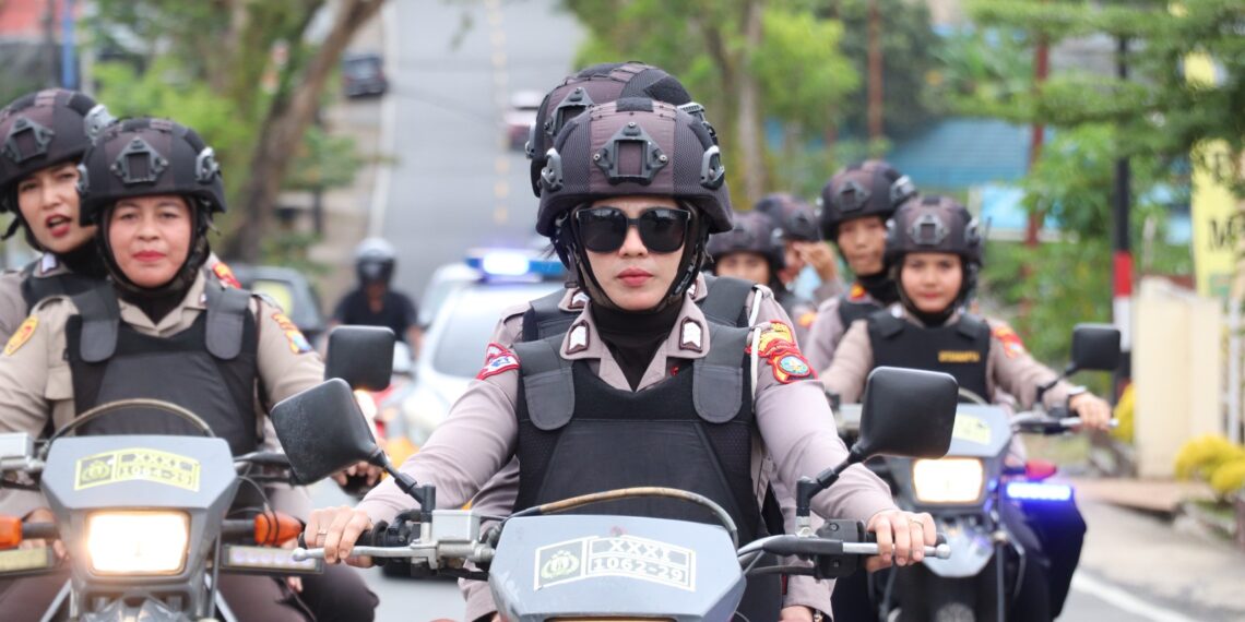 Polwan Polresta Tanjungpinang di Terjunkan Untuk Ciptakan Situasi Kondusif Pasca Pemungutan Suara Pemilu 2024