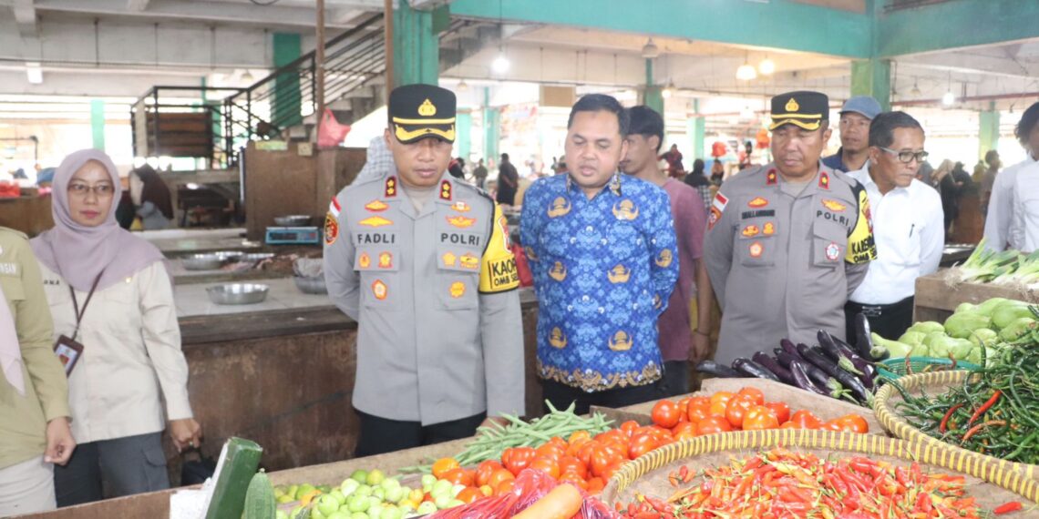 Kapolres Karimun Laksanakan Pengecekan Harga dan Stok Pangan di Pasar Tradisional