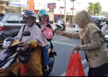 SMSI Kota Tanjungpinang Berbagi Takjil untuk Masyarakat di Bulan Ramadhan