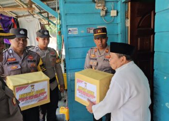 Berkah Ramadhan: Polres Kepulauan Anambas Berikan Bantuan Kain Kafan kepada Petugas Fardhu Kifayah