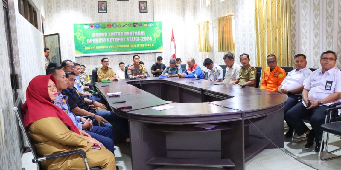 Sekda Natuna Boy Wijanarko Hadiri Rakor Lintas Sektoral Persiapan Idul Fitri 1445 H di Polres Natuna