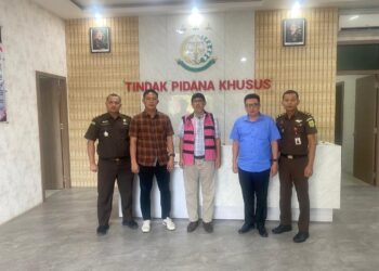 Tim JPU Kejati Kepri dan Kejari Natuna Terima Tersangka Baru di Kasus Korupsi Dana Hibah Forkot Natuna, Mantan Kepala BPKAD Natuna di Tahan