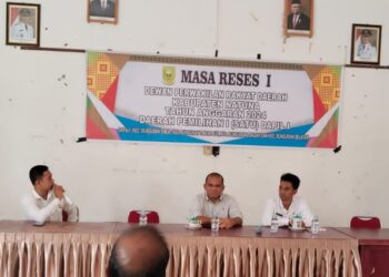 Wan Arismunandar Ketua Komisi I DPRD Natuna saat melakukan pertemuan dengan masyarakt Desa Sungai Ulu dalam agenda reses pertamanya di tahun 2024 di Desa Sungai Ulu