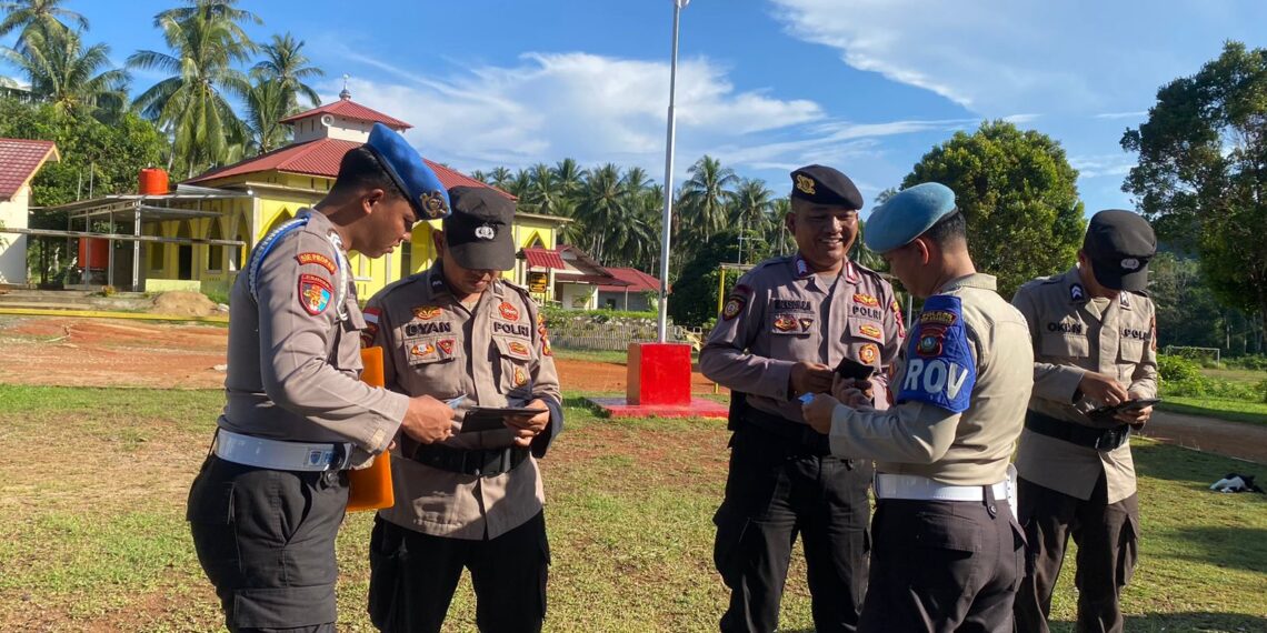 Bentuk Kedisiplinan, Kanit Provos Lakukan Pengecekan Kelengkapan Dan Kerapian Personil Polsek Palmatak