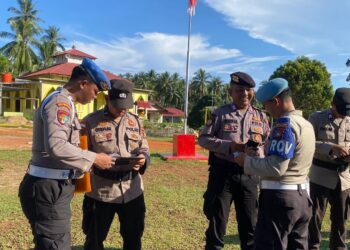 Bentuk Kedisiplinan, Kanit Provos Lakukan Pengecekan Kelengkapan Dan Kerapian Personil Polsek Palmatak