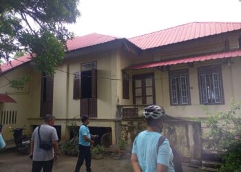 Syiarkan MTQH Kepri ke Karimun, PWI Kepri Napak Tilas Rumah Masa Kecil Marlin