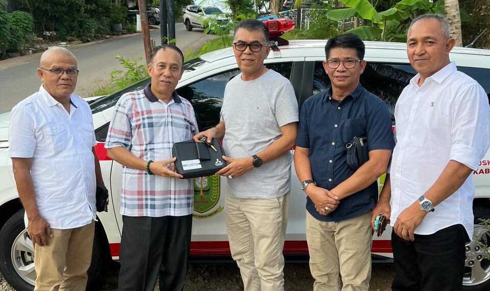 Lengkapi Sarana Pendukung, Bupati Natuna Wan Siswandi Serahkan Ambulance Penunjang Operasional Rumah Singgah