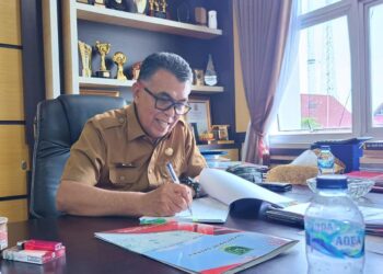 Diterjang Angin Kencang, Atap Tribun Sri Srindit Natuna Porak Poranda