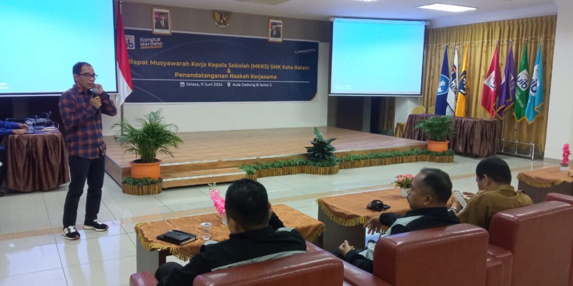 MKK SMK Kota Batam Gandeng PWI Kepri Berikan Pendidikan Jurnalistik di Sekolah