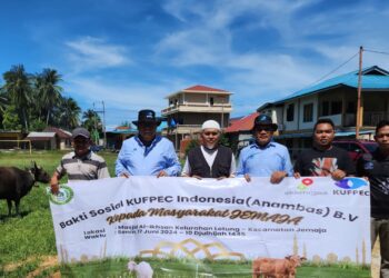 Perusahaan KUFPEC Serahkan Hewan Kurban di Dua Mesjid di Jemaja