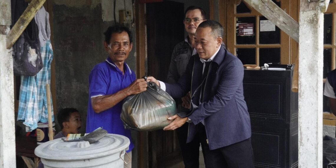 Tim Penyuluhan Hukum Door To Door Kejati Kepri Berikan Solusi Nyata Pada Masyarakat Kelurahan Toapaya