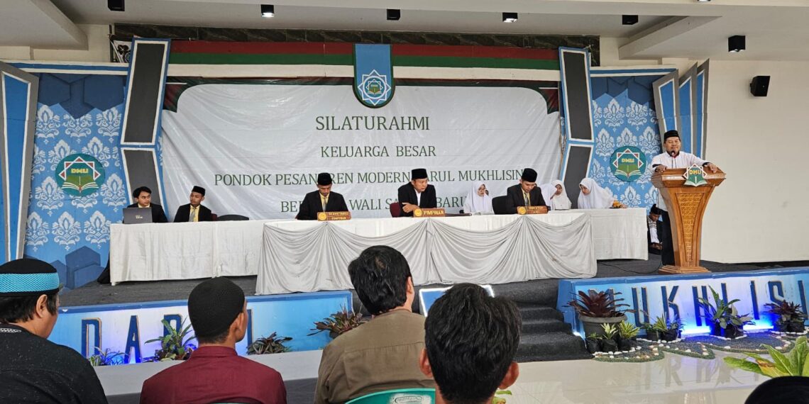 Ketua BPW KKSS Kepri Berikan Beasiswa kepada Pelajar Bintan