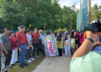 Hadiri HUT Ke-20 Tahun Kecamatan Pulau Laut, Wakil Bupati Natuna Lepas Peserta Jalan Santai