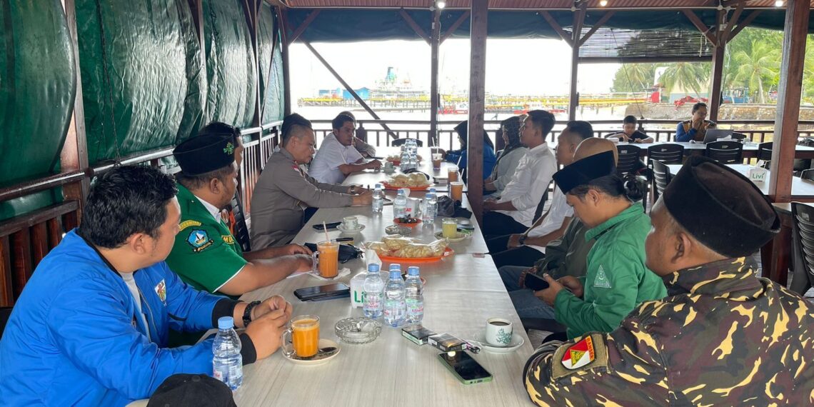 AKP Monang P. Silalahi, S.H. Pererat Silaturahmi dengan Ormas dan OKP di Polsek Bintan Utara Lewat Ngopi Bareng