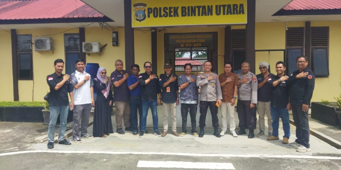 Kapolsek Bintan Utara Gelar Silaturahmi dengan Panwascam untuk Dukung Pilkada 2024