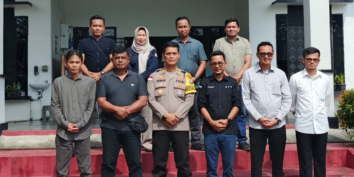 Kabagops dan Kasat Intelkam Polres Bintan Baru Kunjungi Kantor KPU Bintan, Tegaskan Dukungan untuk Sukseskan Pilkada 2024