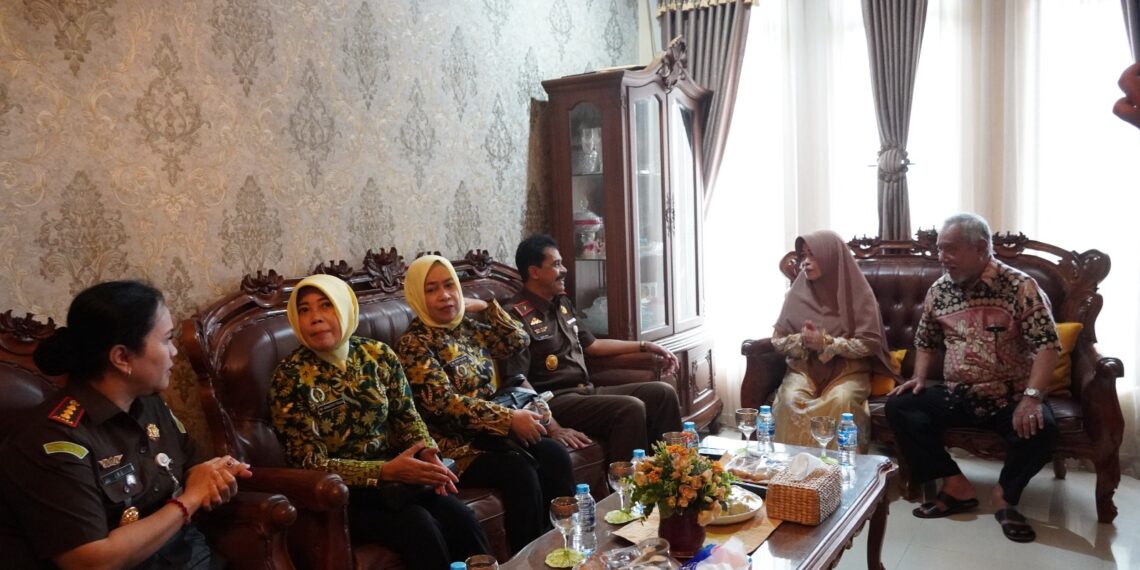 Kejati Kepri Gelar Anjangsana ke Rumah Purna Adhyaksa, Pererat Silaturahmi dan Kepedulian