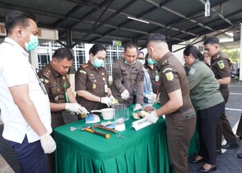 Kejaksaan Negeri Tanjungpinang Musnahkan Barang Bukti Tindak Pidana Narkotika dan Barang Bukti Lainnya Tahun 2024