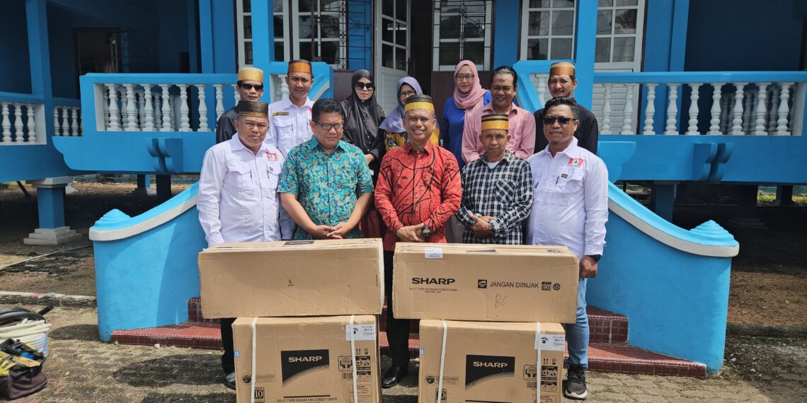 BPW KKSS Kepri Serahkan Bantuan Dua Unit AC kepada Yayasan Kebudayaan Indera Sakti Penyengat