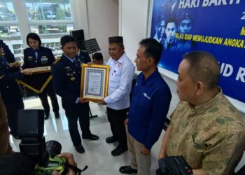 Ketua KKSS Kepri Dapat Penghargaan Dari Lanud RHF Tanjungpinang