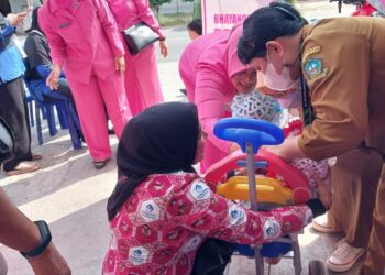 Bhayangkari Cabang Bintan Gelar Vaksinasi Polio dan Pemeriksaan Kesehatan Balita Memperingati Hari Anak Nasional 2024
