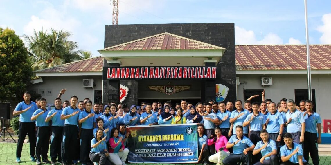 Wanita Angkatan Udara Rayakan HUT Ke-61 dengan Olahraga Bersama di Lanud Raja Haji Fisabilillah