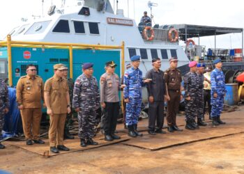 Upacara Peringatan HUT RI ke-79, FKPD Bintan Kibarkan Merah Putih di Perairan Karang Singa