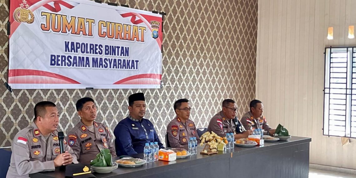 Kapolres Bintan AKBP Riky Iswoyo Laksanakan “Jumat Curhat” di Tembeling Tanjung, Bahas Kamtibmas dan Keluhan Masyarakat