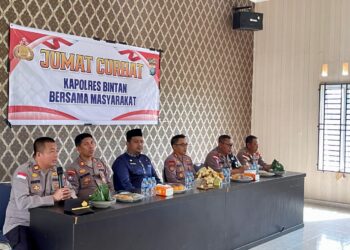 Kapolres Bintan AKBP Riky Iswoyo Laksanakan “Jumat Curhat” di Tembeling Tanjung, Bahas Kamtibmas dan Keluhan Masyarakat