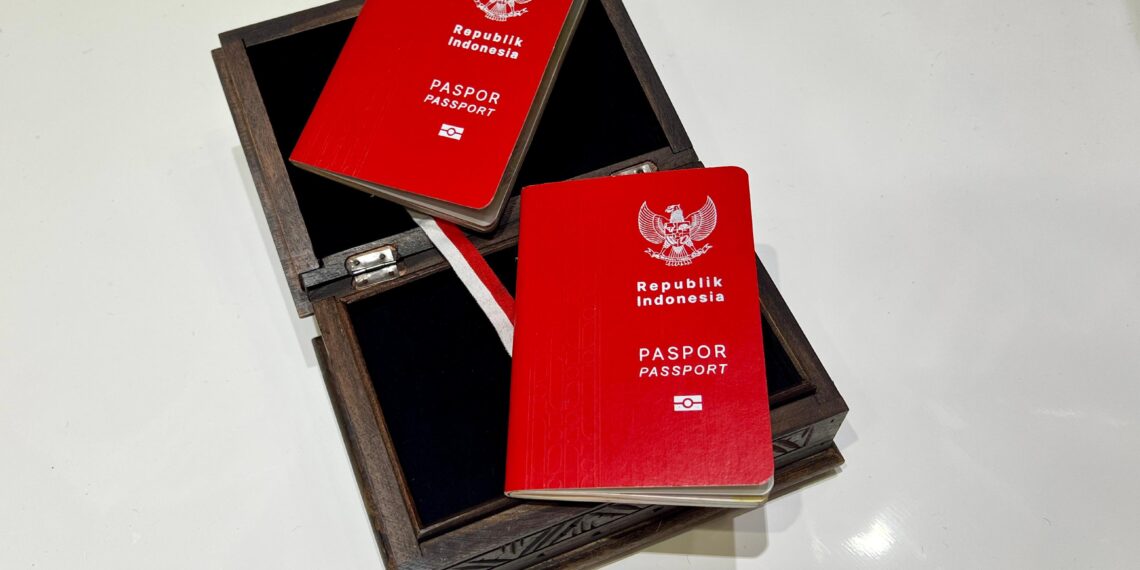 Peluncuran Paspor RI Desain Baru dengan Warna Merah Putih, Simbol Kebanggaan Nasional di Peringatan HUT RI ke-79