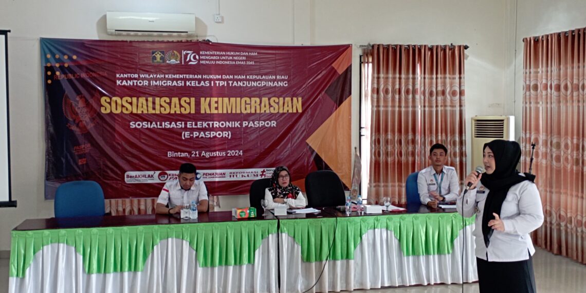 Imigrai Kelas I TPI Tanjungpinang Sosialisasikan E-Paspor di Bintan Timur, Paparkan Perbedaan Paspor Elektronik dan Non-Elektronik