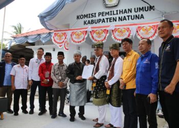 Resmi Mendaftarkan Diri di KPU Natuna, Wan Siswandi – Rodhial Huda Optimis Lanjutkan 2 Periode