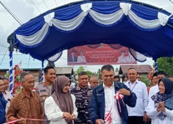 Kunjungi Kota Apung Sedanau, Bupati Natuna Wan Siswandi Resmikan Kampung Nelayan