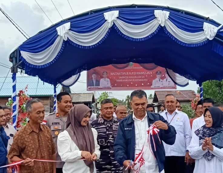 Kunjungi Kota Apung Sedanau, Bupati Natuna Wan Siswandi Resmikan Kampung Nelayan