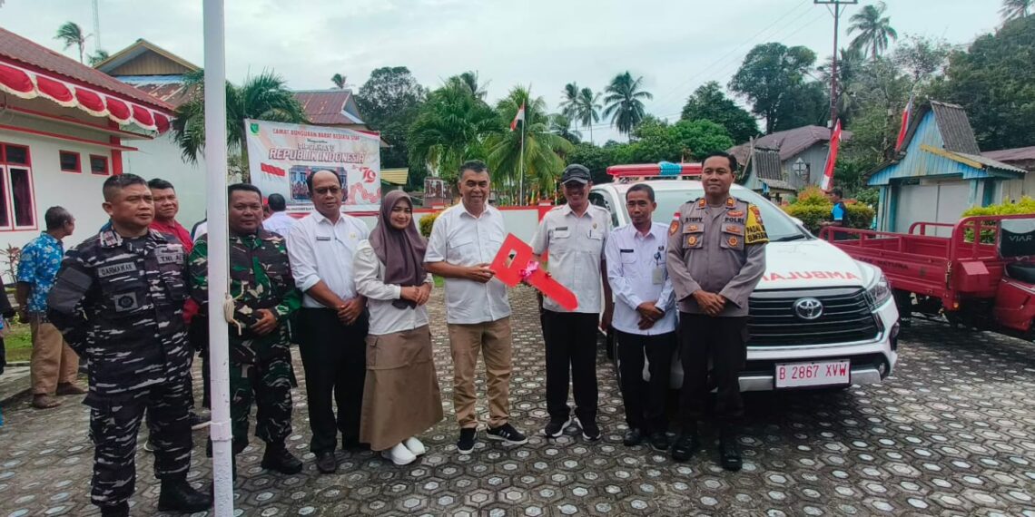 Kunjungi Sedanau Kec. Bunguran Barat, Bupati Natuna Wan Siswandi Serahkan Bantuan Ambulance serta Bantuan Nelayan