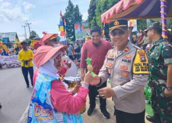 Polres Bintan Kawal Pawai Budaya dan Pembangunan Kecamatan Gunung Kijang dengan Aman dan Lancar