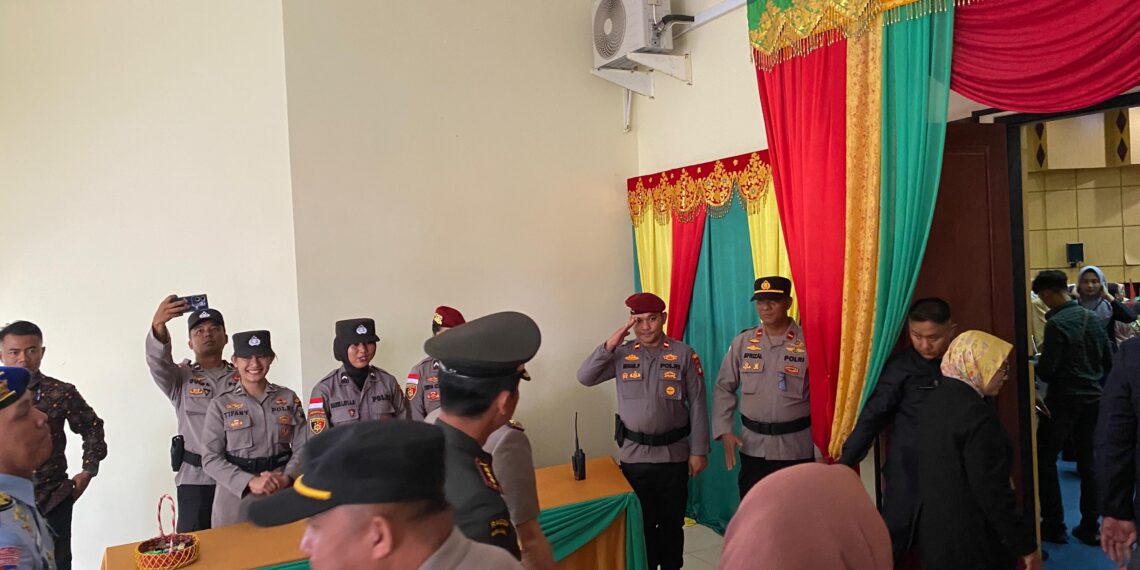 Polres Bintan Laksanakan Pengamanan Ketat Saat Pelantikan Anggota DPRD Periode 2024-2029