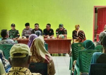 Kades Mampok Salurkan Bantuan BLT-DD Untuk 2 Bulan