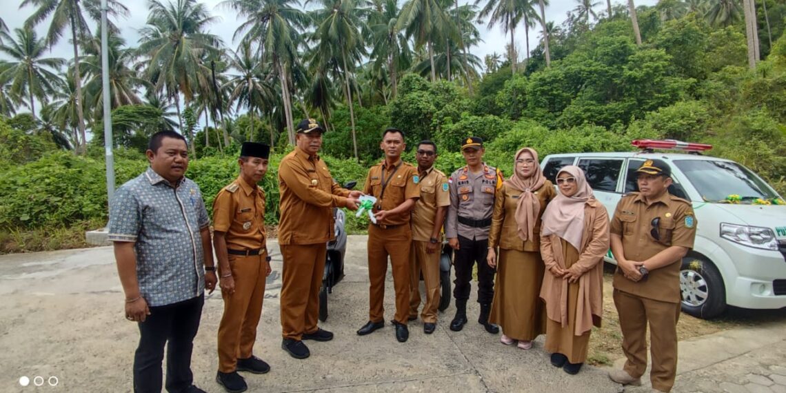 Bupati Anambas Serahkan Bantuan Kendaraan Puskesmas Keliling Di Kecamatan Siantan Tengah