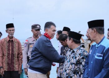Kunjungi Pulau Midai, Bupati Natuna Wan Siswandi Kembali Serahkan Bantuan Mobil Ambulance dan Puskel Untuk Pelayanan Masyarakat
