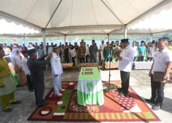 Bupati Anambas Abdul Haris Lantik Adnan Kades Matak Sebagi PAW