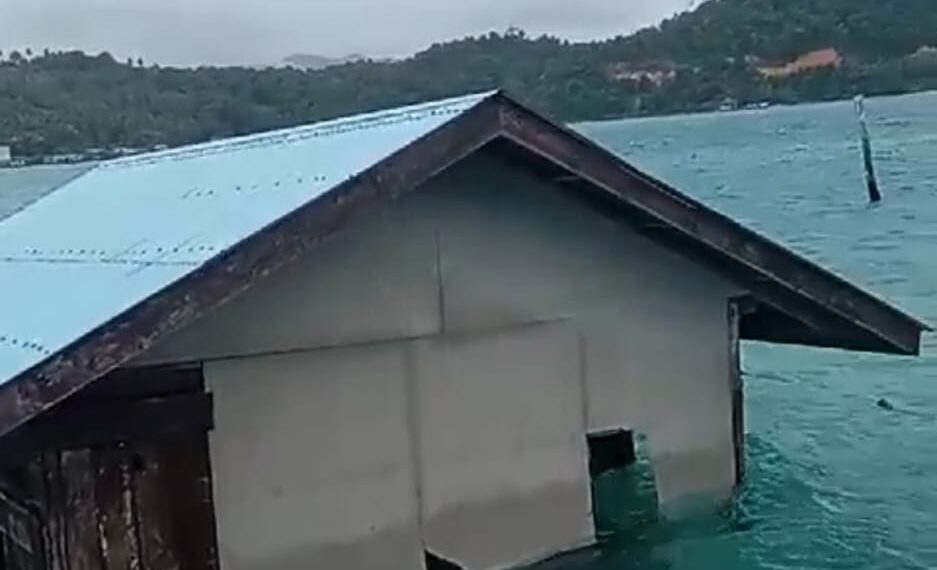 Dua Rumah Warga Langan, Desa Barapit Ambruk Akibat Angin Kencang