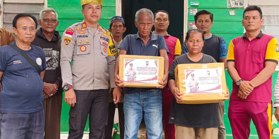 Angin Kencang dan Hujan Deras Rusak Rumah Warga di Bintan Timur, Kapolda Kepri Berikan Bantuan