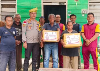 Angin Kencang dan Hujan Deras Rusak Rumah Warga di Bintan Timur, Kapolda Kepri Berikan Bantuan