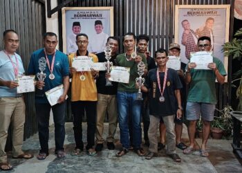 Amat Yani Serahkan Hadiah Event Turnamen Domino Way Paten di Jemaja