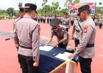 Kapolres Bintan Pimpin Upacara Sertijab Kasat Samapta dan Kapolsek Tambelan