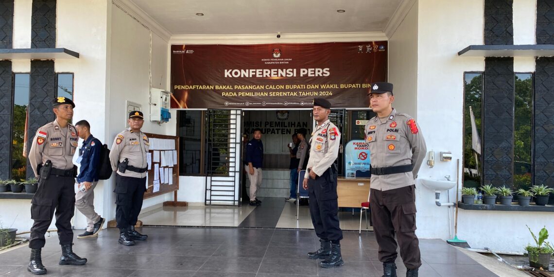 Polres Bintan Amankan Tahapan Penetapan Paslon Bupati dan Wakil Bupati di KPUD Bintan
