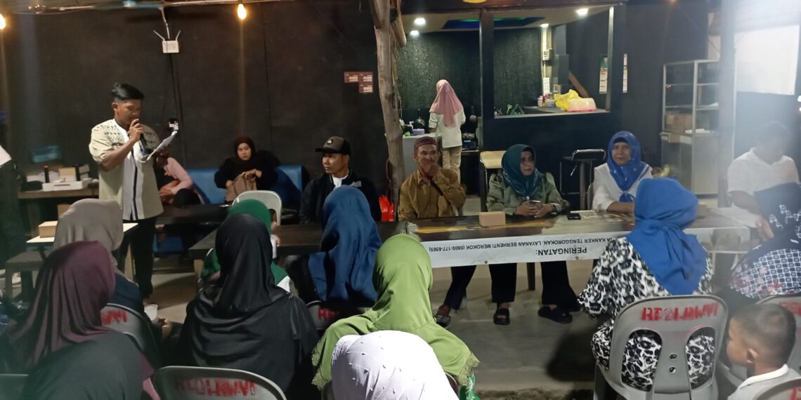 Penampilan Sederhana, Hj. Rahma Curi Perhatian Warga Kampung Banjar dalam Kampanye