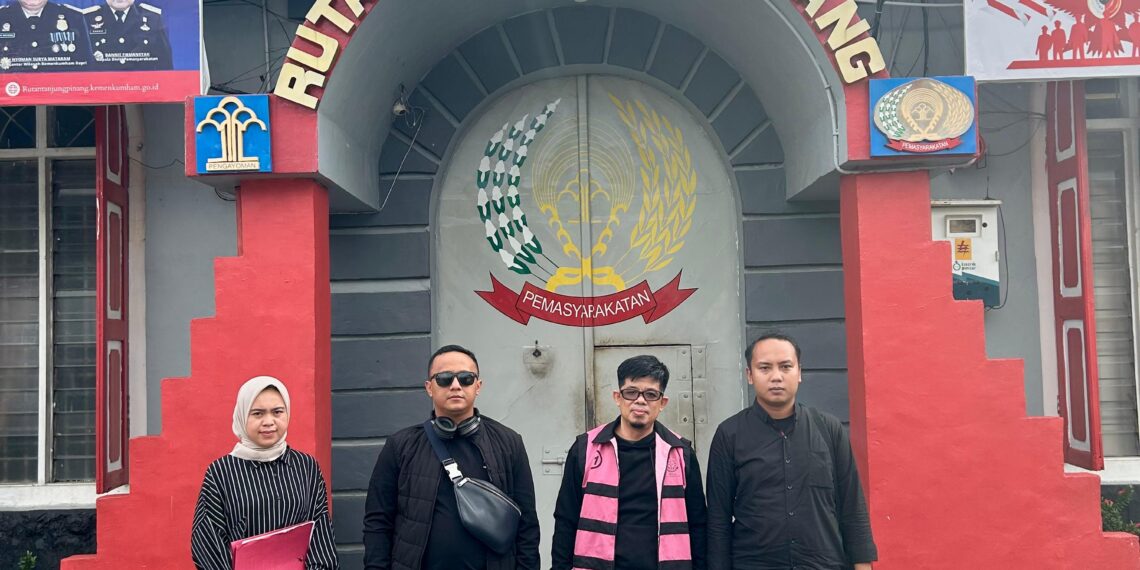 Aripin yang Diduga Aktor Utama Korupsi di Tubuh Perusda Natuna Akhirnya dipindahkan ke Rutan Kelas 1 Tanjungpinang Untuk Jalani Persidangan